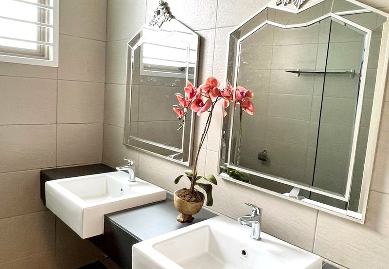 Lake Point Residence