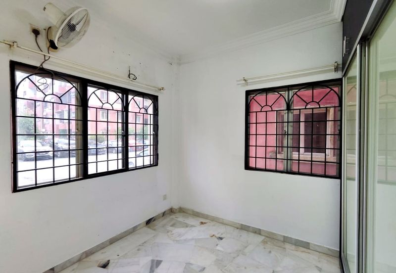 Kekwa Apartment @ Putra Perdana