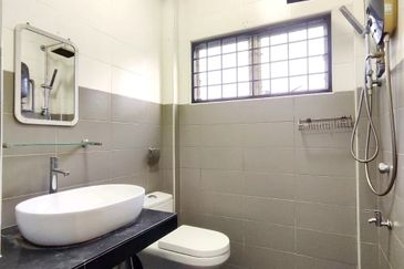 Kekwa Apartment @ Putra Perdana