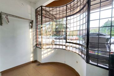 Kekwa Apartment @ Putra Perdana