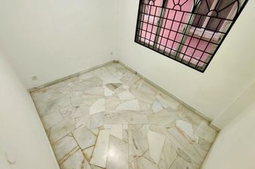 Kekwa Apartment @ Putra Perdana