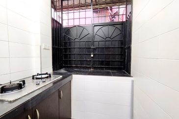 Kekwa Apartment @ Putra Perdana