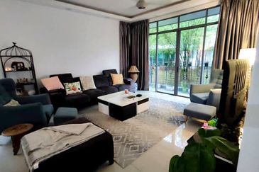 Summerglades, Perdana Lakeview West