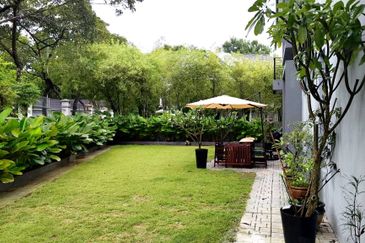 Summerglades, Perdana Lakeview West