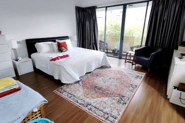 Summerglades, Perdana Lakeview West