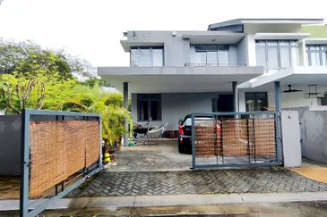 Summerglades, Perdana Lakeview West