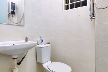 Kekwa Apartment @ Putra Perdana