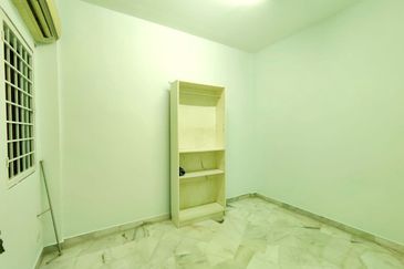 Kekwa Apartment @ Putra Perdana