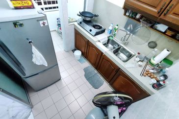 Kekwa Apartment @ Putra Perdana