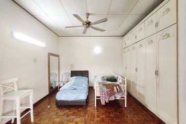 50% Discount Cheapest 4 Storey Bungalow House Taman Duta KL