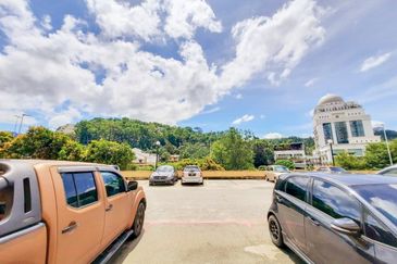 Residensi Bistaria, Ukay Bistari