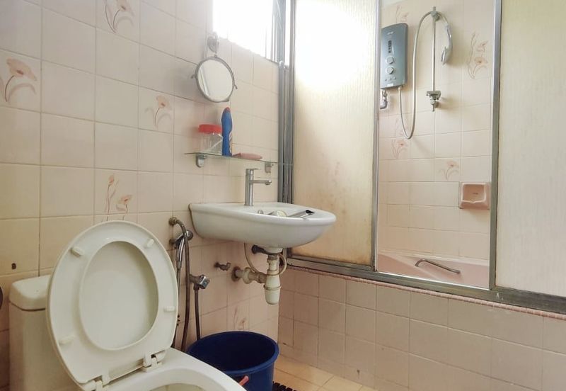 50% Discount Cheapest 4 Storey Bungalow House Taman Duta KL for rent