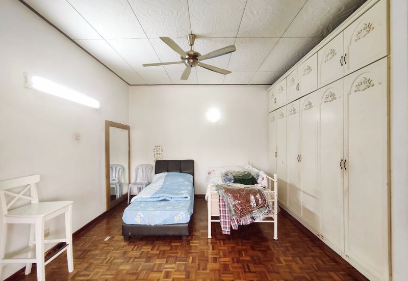 50% Discount Cheapest 4 Storey Bungalow House Taman Duta KL for rent