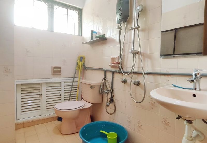 50% Discount Cheapest 4 Storey Bungalow House Taman Duta KL for rent