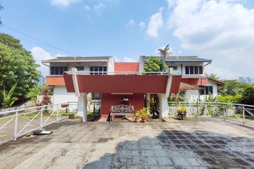 50% Discount Cheapest 4 Storey Bungalow House Taman Duta KL for rent