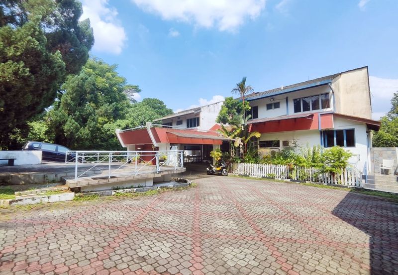 50% Discount Cheapest 4 Storey Bungalow House Taman Duta KL for rent