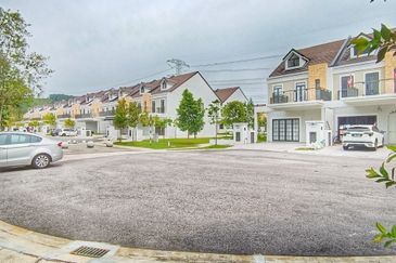 Monet Springtime @ Sunsuria City