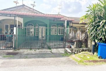 Jalan Putra Bahagia 8/4B