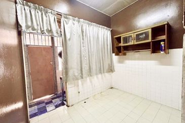 Jalan Putra Bahagia 8/4B