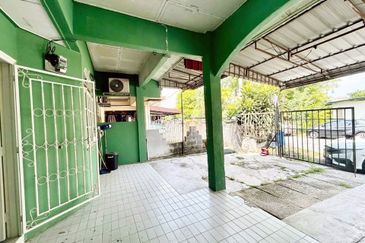 Jalan Putra Bahagia 8/4B