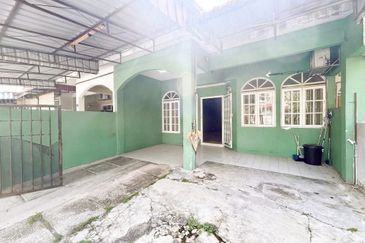 Jalan Putra Bahagia 8/4B