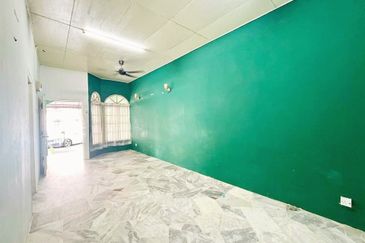 Jalan Putra Bahagia 8/4B