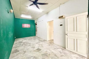 Jalan Putra Bahagia 8/4B