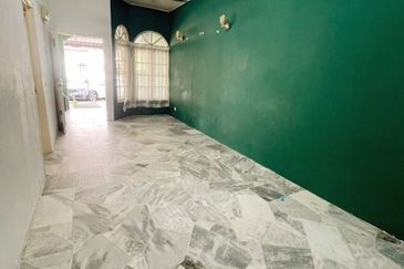 Jalan Putra Bahagia 8/4B