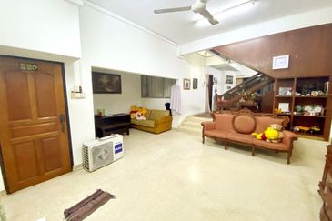 Double Storey Corner Lot Terrace House  Melawati KL For Sale