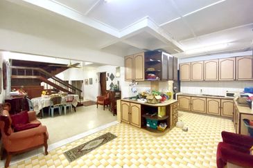 Double Storey Corner Lot Terrace House  Melawati KL For Sale