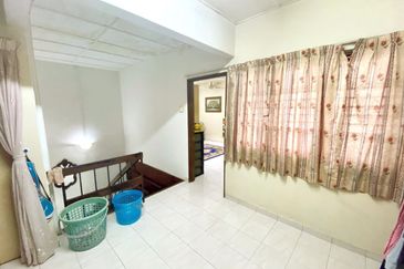 Double Storey Corner Lot Terrace House  Melawati KL For Sale