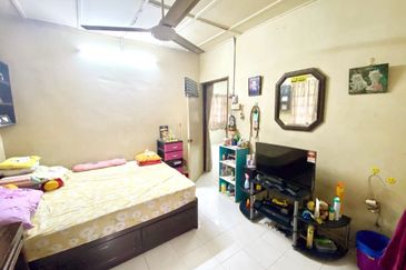 Double Storey Corner Lot Terrace House  Melawati KL For Sale