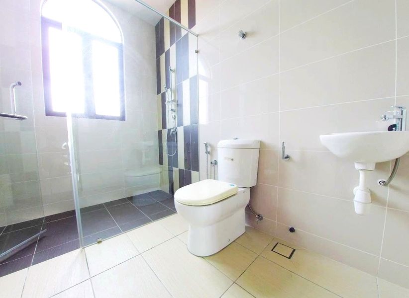 End lot Three Storey Superlink Valencia Diamond City Semenyih, Selangor, Semenyih