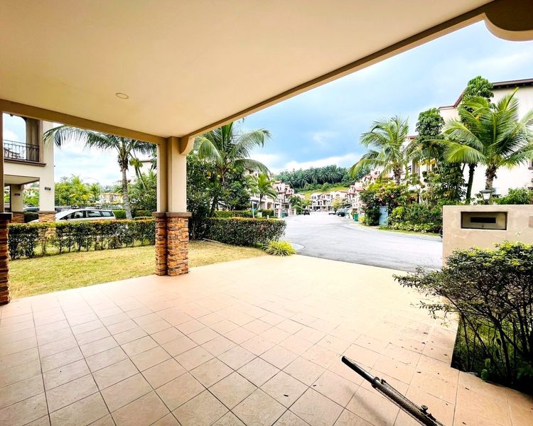 End lot Three Storey Superlink Valencia Diamond City Semenyih, Selangor, Semenyih