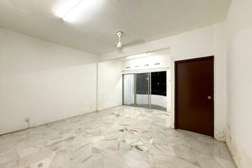 Kekwa Apartment @ Putra Perdana