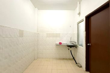 Kekwa Apartment @ Putra Perdana