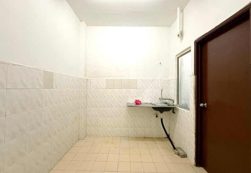 Kekwa Apartment @ Putra Perdana