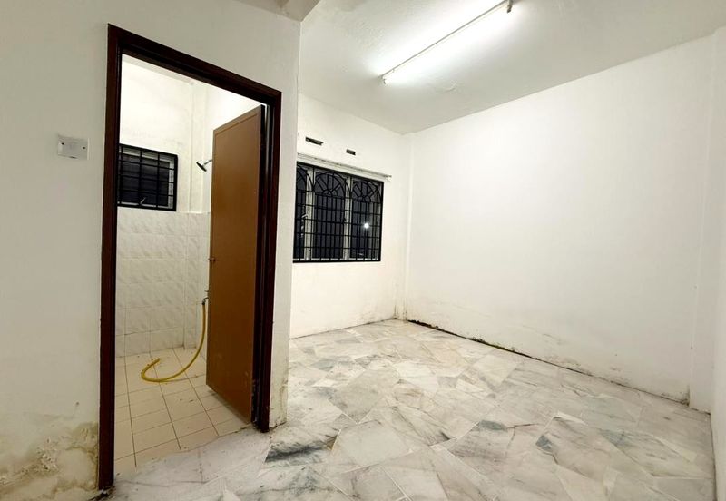 Kekwa Apartment @ Putra Perdana