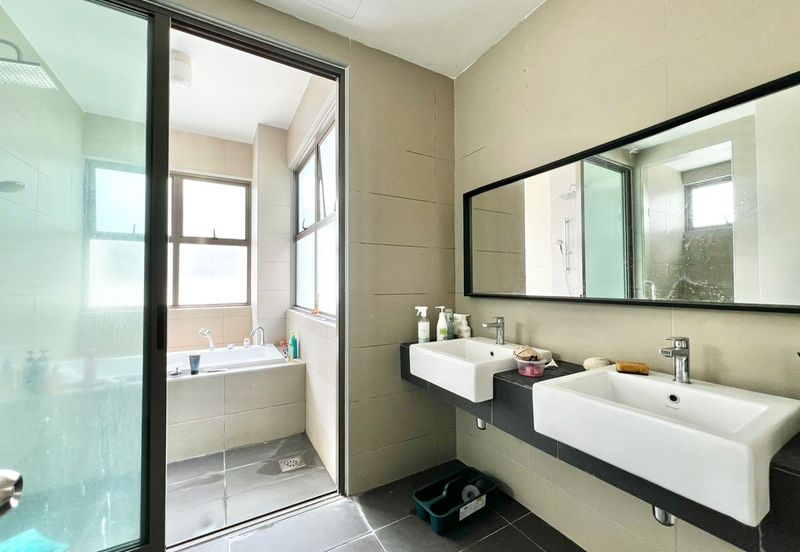 Lake Point Residence