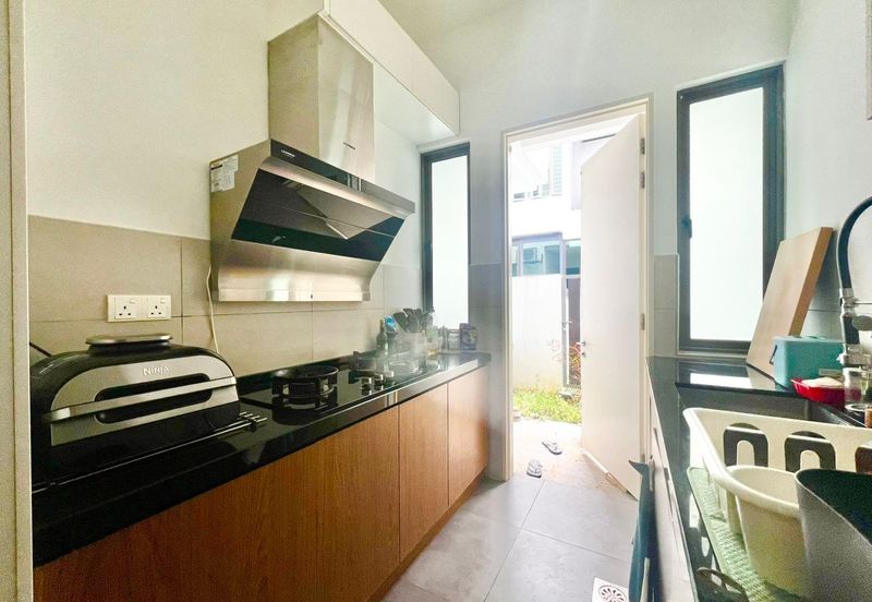 Lake Point Residence