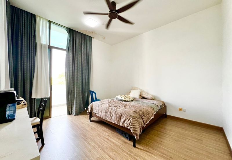 Lake Point Residence