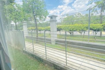 Summerglades, Perdana Lakeview West