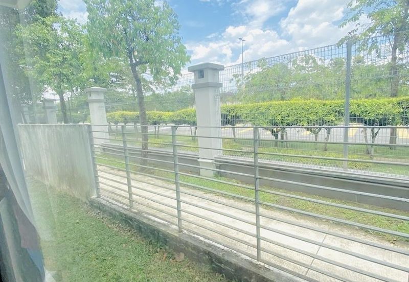 Summerglades, Perdana Lakeview West