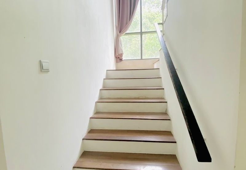 Summerglades, Perdana Lakeview West