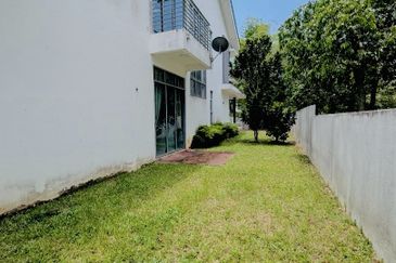 Summerglades, Perdana Lakeview West