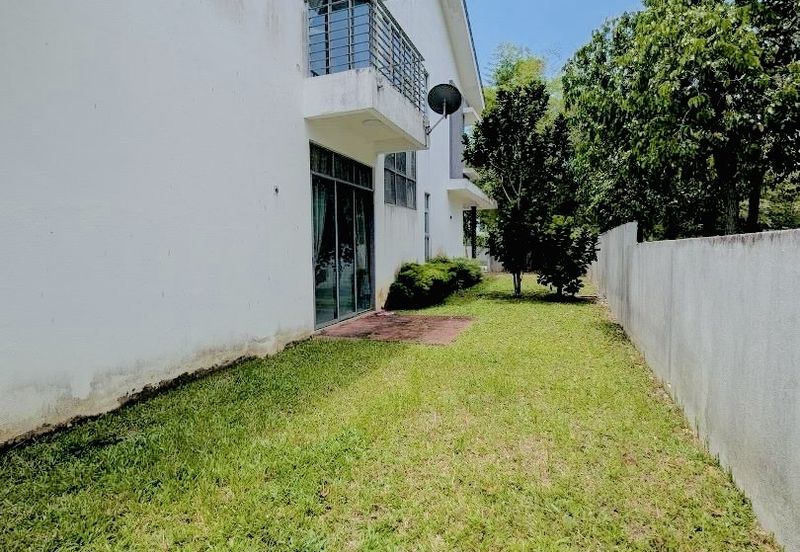 Summerglades, Perdana Lakeview West