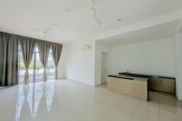 Summerglades, Perdana Lakeview West