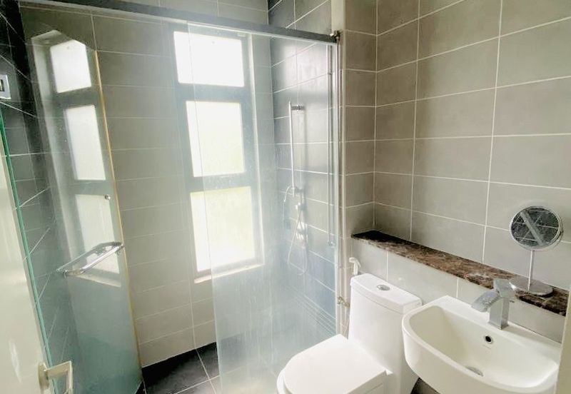 Summerglades, Perdana Lakeview West