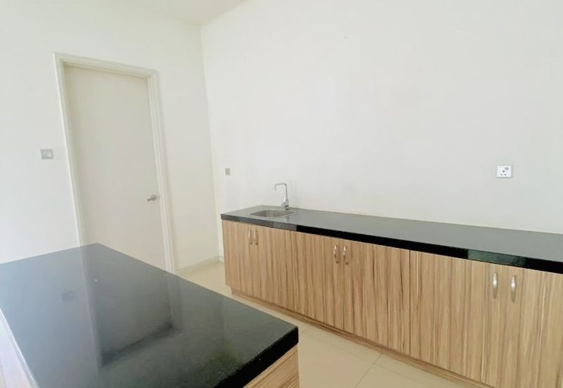 Summerglades, Perdana Lakeview West