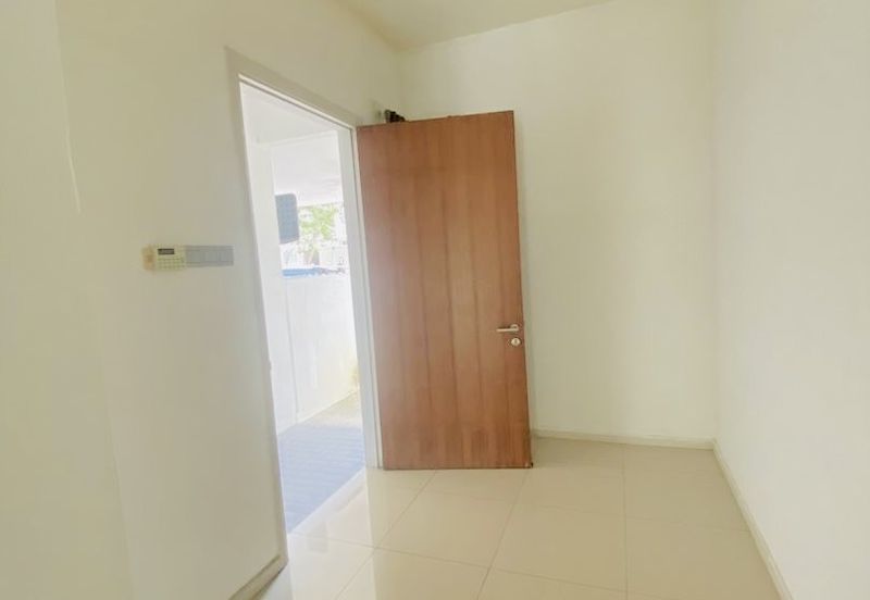 Summerglades, Perdana Lakeview West